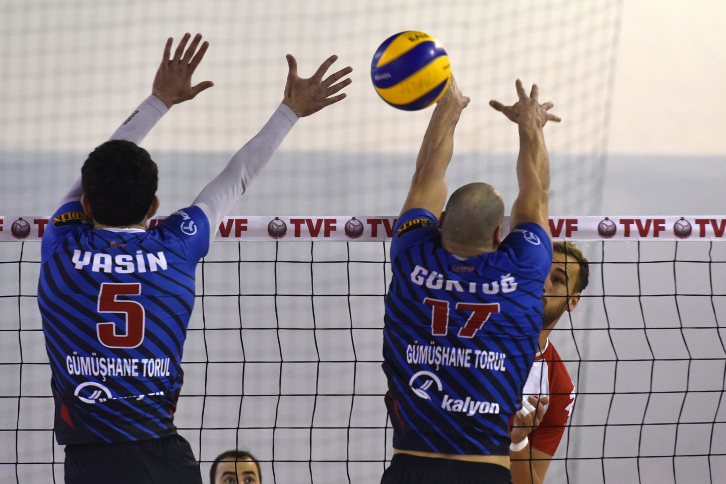Voleybol derbisi Torul’un: 3-0 56