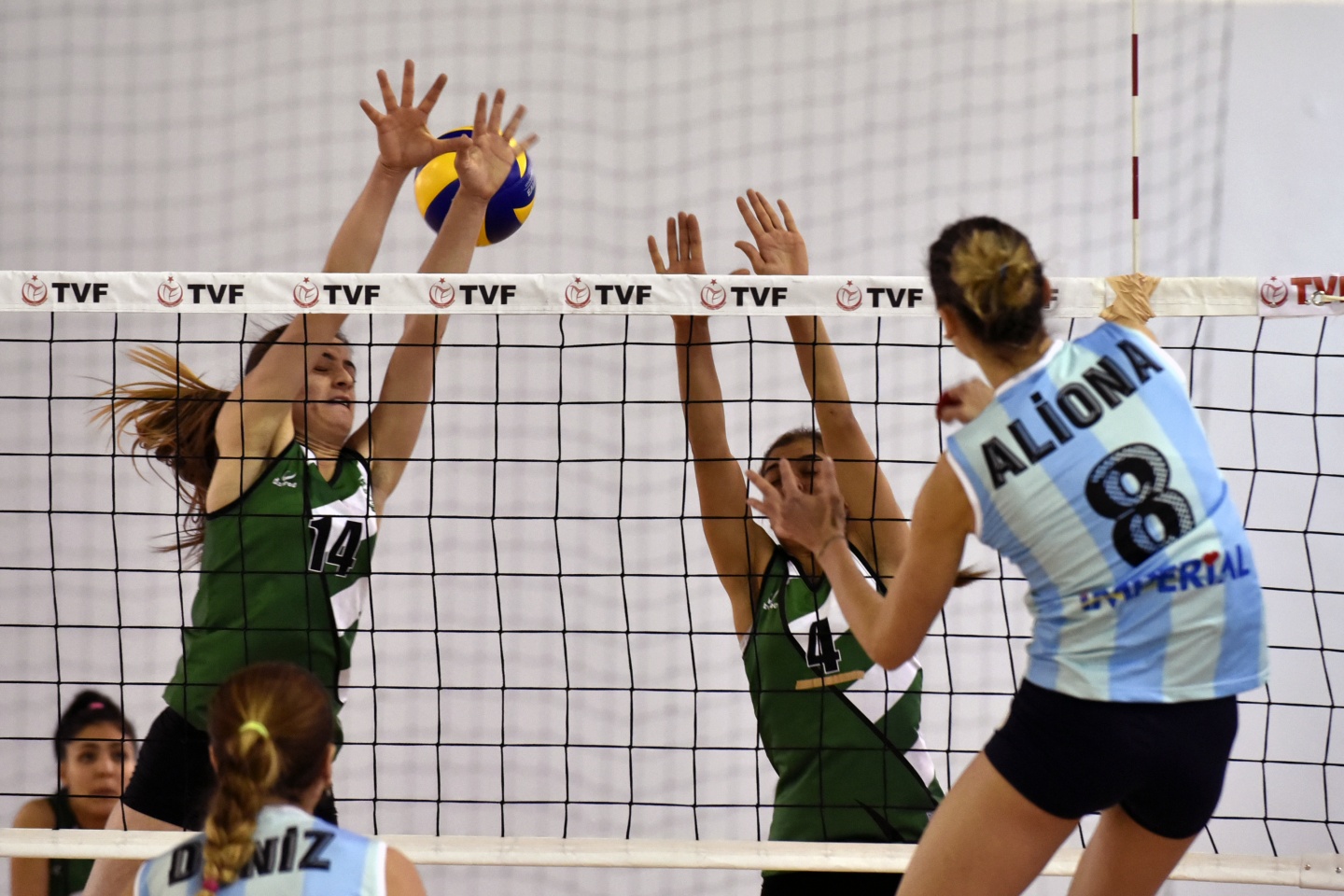 Gümüş Kızlar seriye devam dedi: 3-0 48