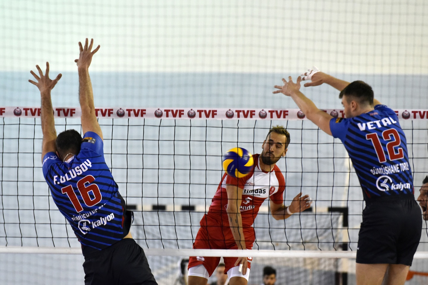 Voleybol derbisi Torul’un: 3-0 53
