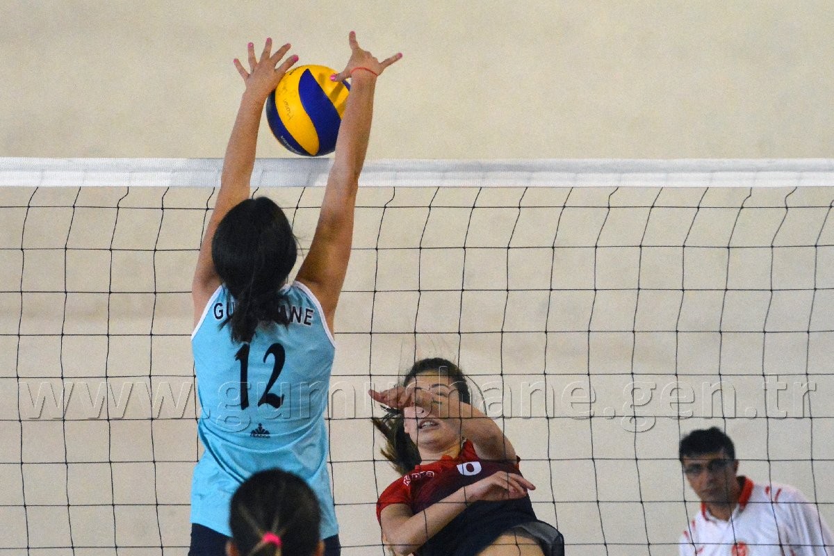 Gümüş Kızlar Yüzümüzü Güldürdü: 3-1 35