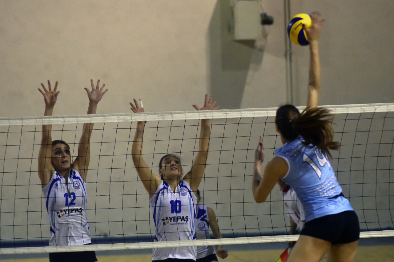 Gümüş Kızlar'da umutlar tükeniyor: 1-3 16