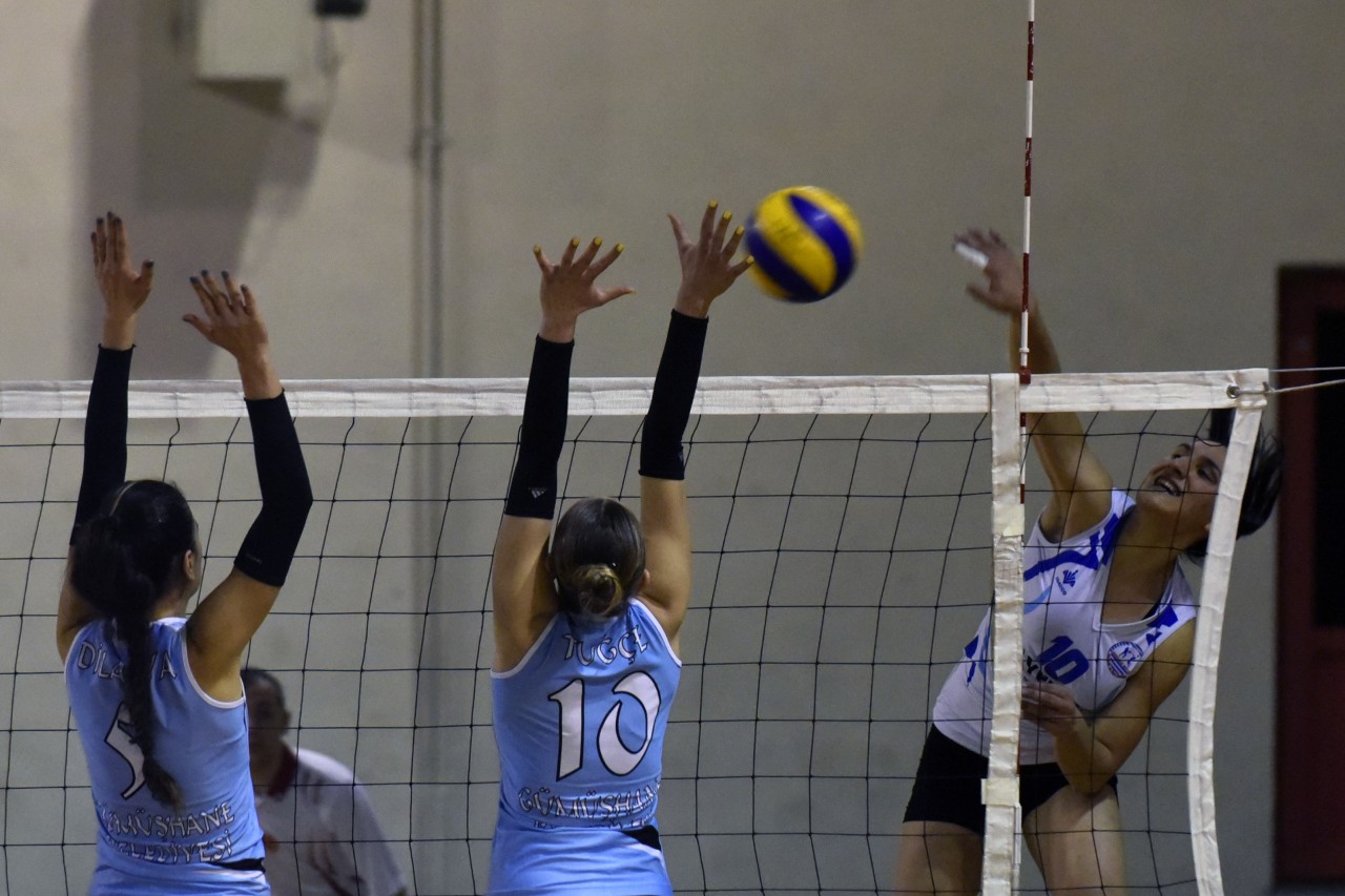 Gümüş Kızlar'da umutlar tükeniyor: 1-3 17