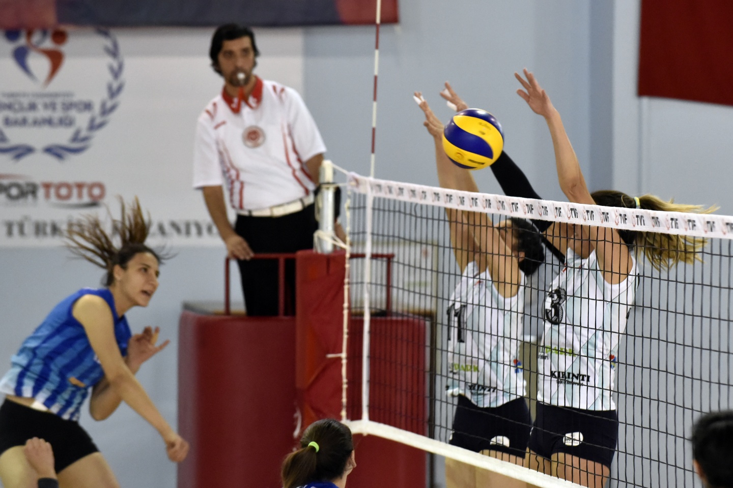 Gümüş Kızlar zorlandı: 3-2 11