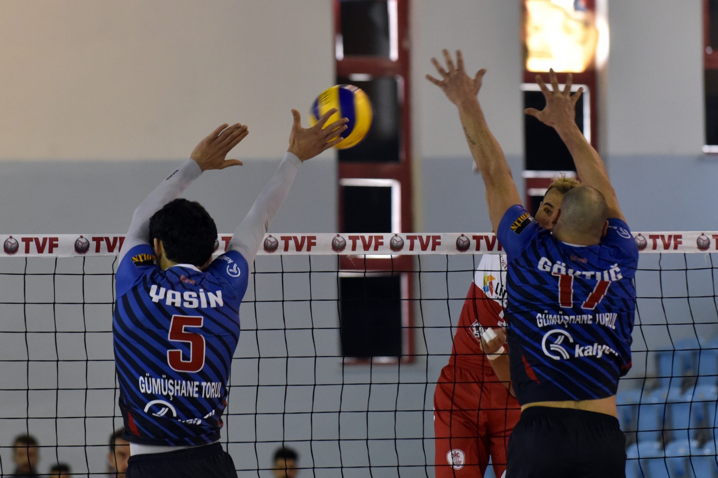 Voleybol derbisi Torul’un: 3-0 55