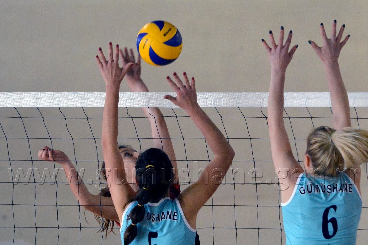 Gümüş Kızlar Yüzümüzü Güldürdü: 3-1 38