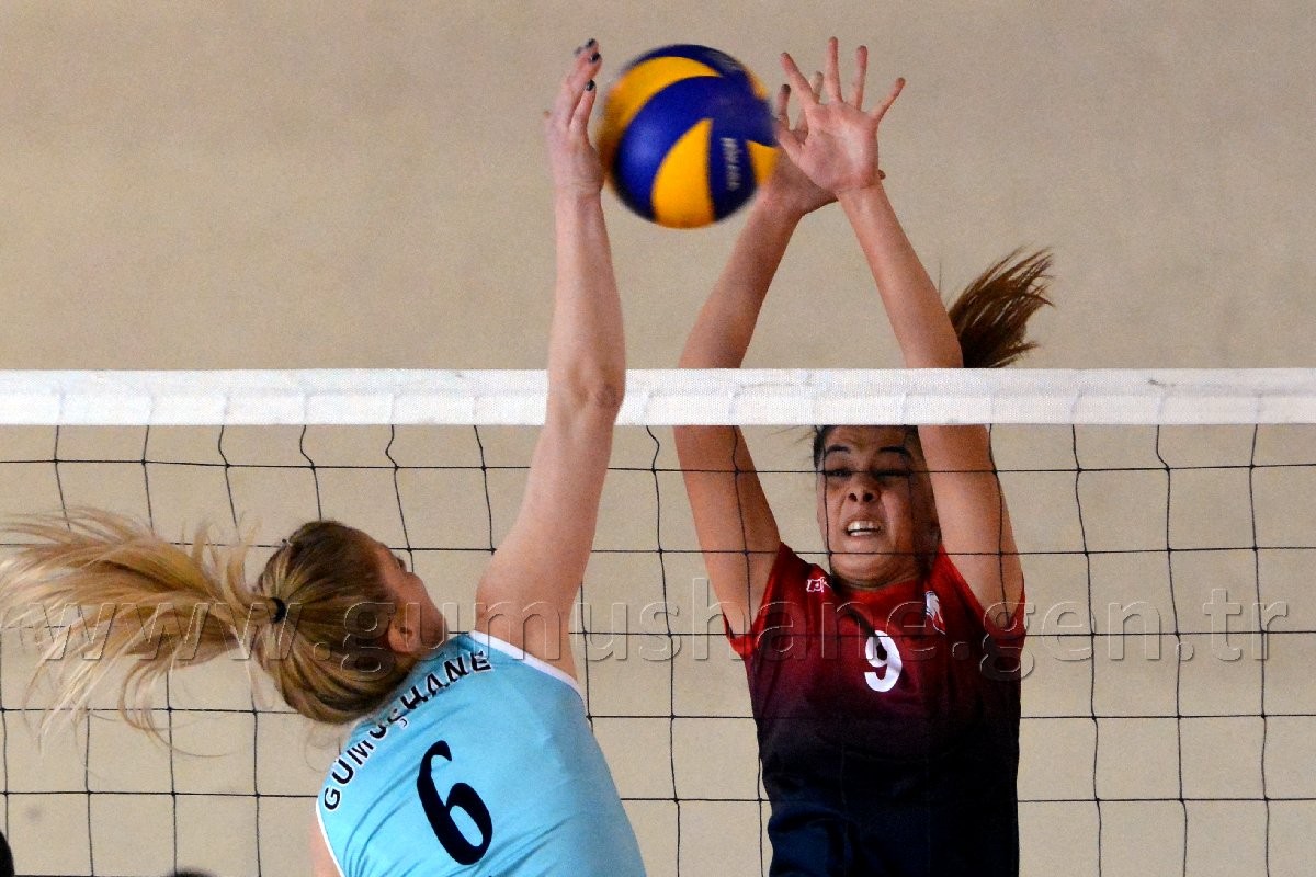 Gümüş Kızlar Yüzümüzü Güldürdü: 3-1 39