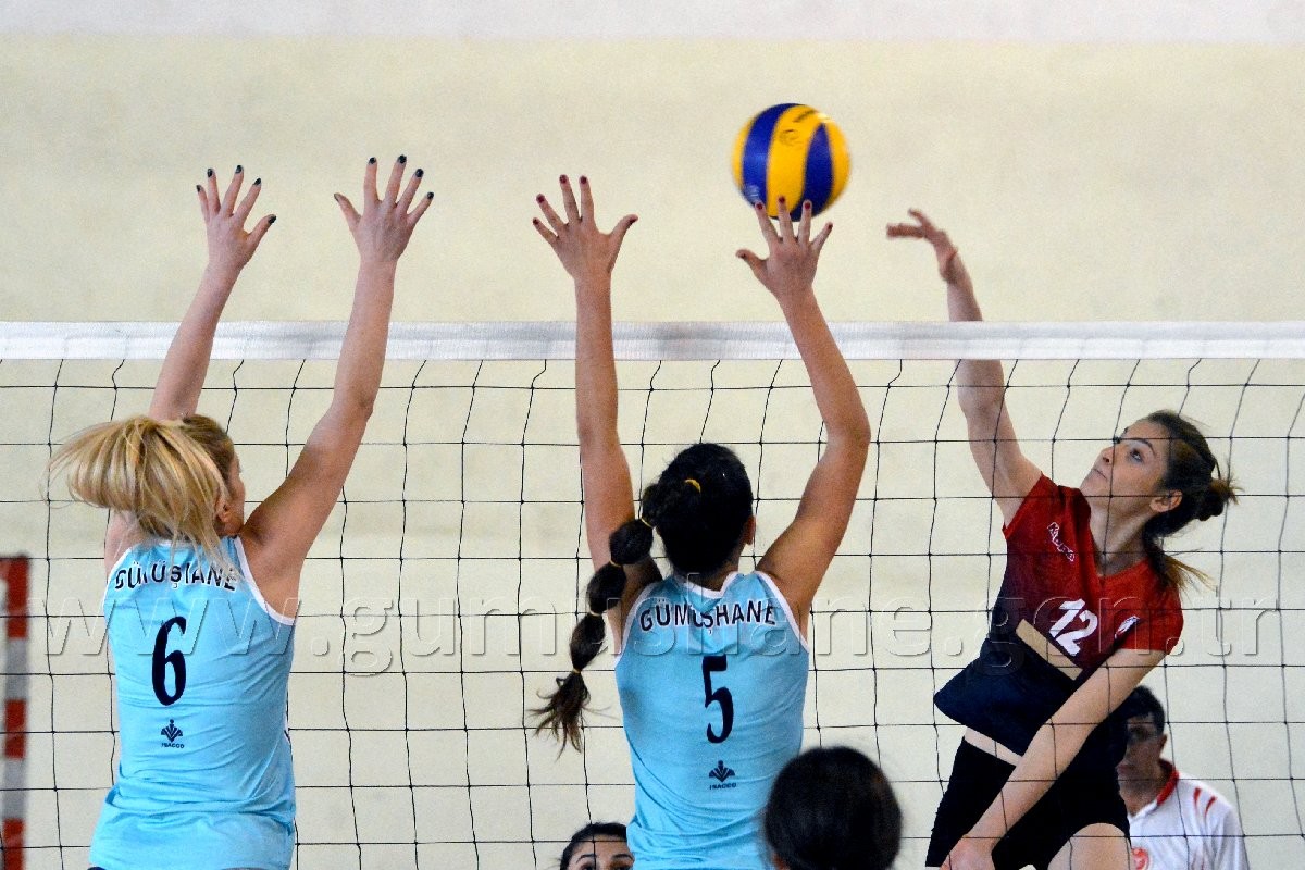 Gümüş Kızlar Yüzümüzü Güldürdü: 3-1 40