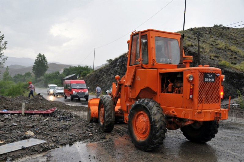 Gümüşhane'yi Etkili Yağış ve Dolu Vurdu   1