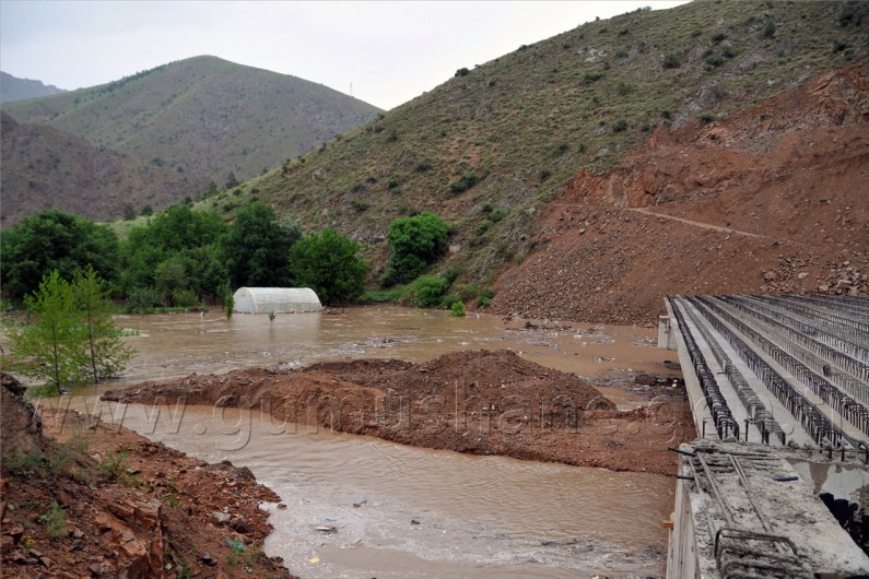 Gümüşhane'yi Etkili Yağış ve Dolu Vurdu   10