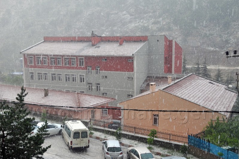 Gümüşhane Yaz Günü Beyaza Büründü 1