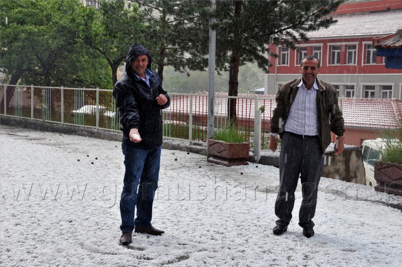 Gümüşhane Yaz Günü Beyaza Büründü 3