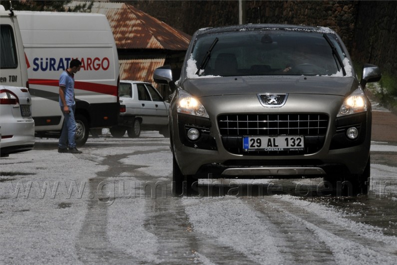 Gümüşhane Yaz Günü Beyaza Büründü 8