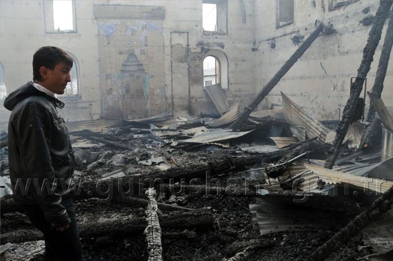 Sadak'ta Tarihi Cami Yangında Kül Oldu 1