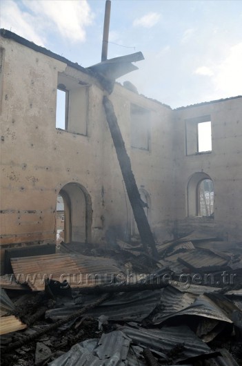 Sadak'ta Tarihi Cami Yangında Kül Oldu 2