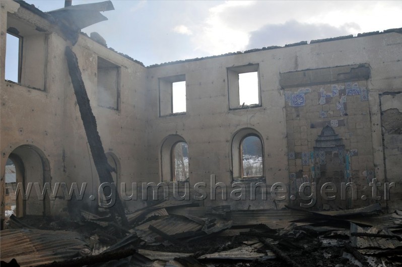 Sadak'ta Tarihi Cami Yangında Kül Oldu 3