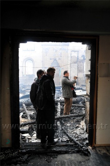 Sadak'ta Tarihi Cami Yangında Kül Oldu 5