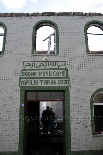 Sadak'ta Tarihi Cami Yangında Kül Oldu 6