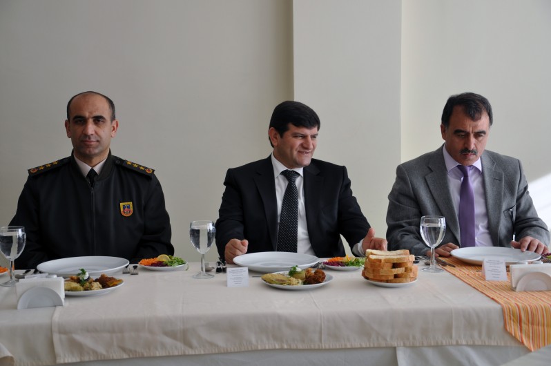 Öğrencilerden Protokole Yemek 1