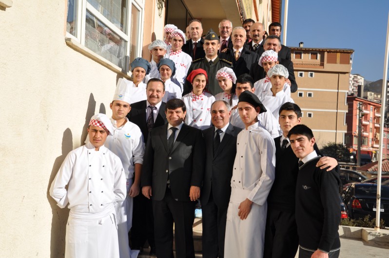 Öğrencilerden Protokole Yemek 2