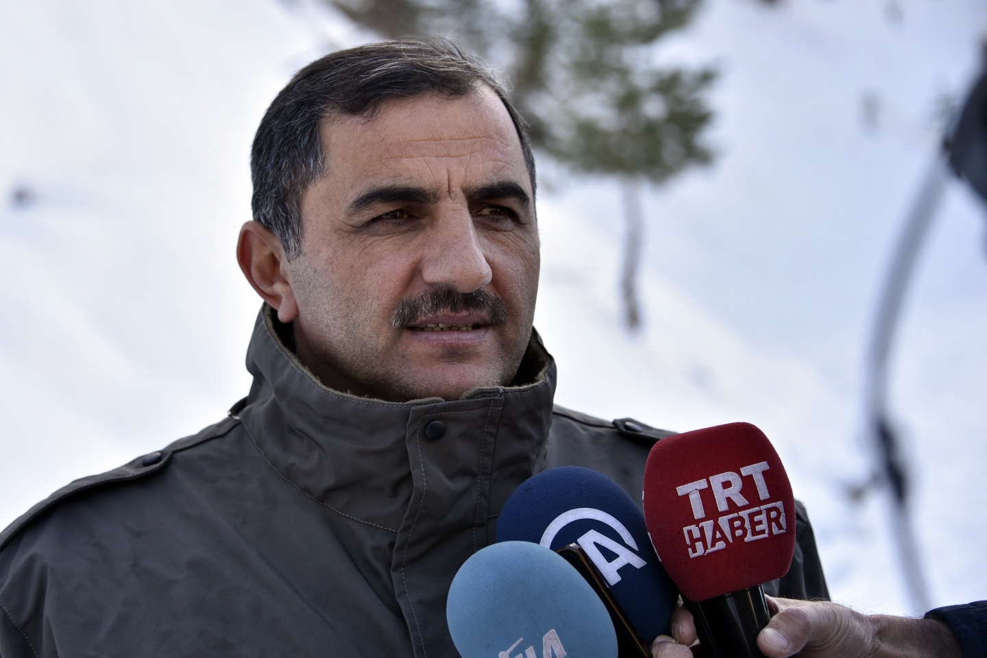 Gümüşhane’de yoğun kış şartlarında yaban hayatı unutulmuyor 8