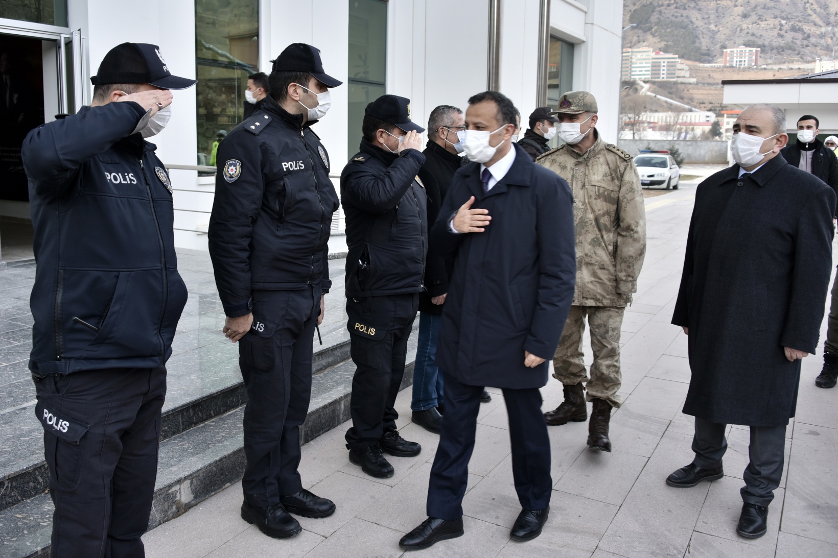 Vali Taşbilek’ten yeni yıl ziyaretleri 20