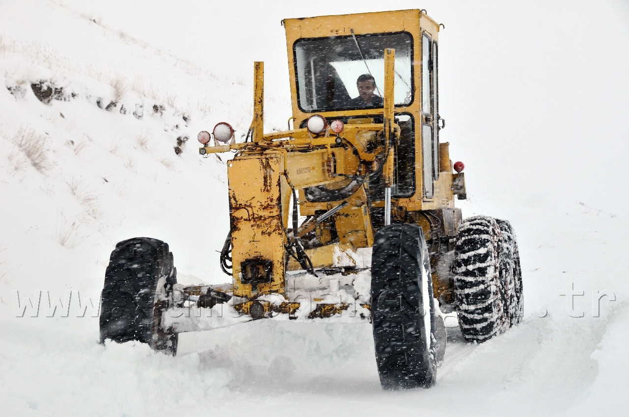 Köy Yollarında Hummalı Çalışma 24