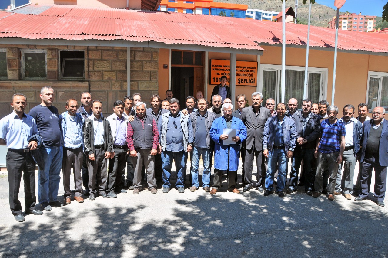 Gümüşhane'de İşçiler Soma Madencileri İçin İş Bıraktı 1