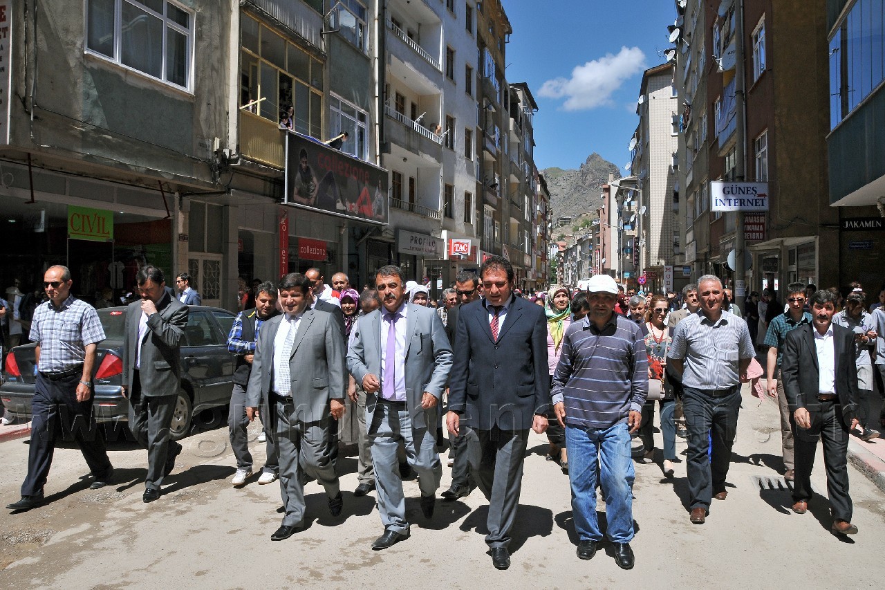 Yüzlerce Kişi Sağlıklı Yaşam İçin Yürüdü 2