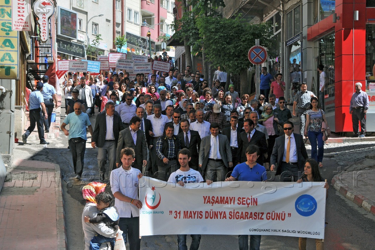 Yüzlerce Kişi Sağlıklı Yaşam İçin Yürüdü 3