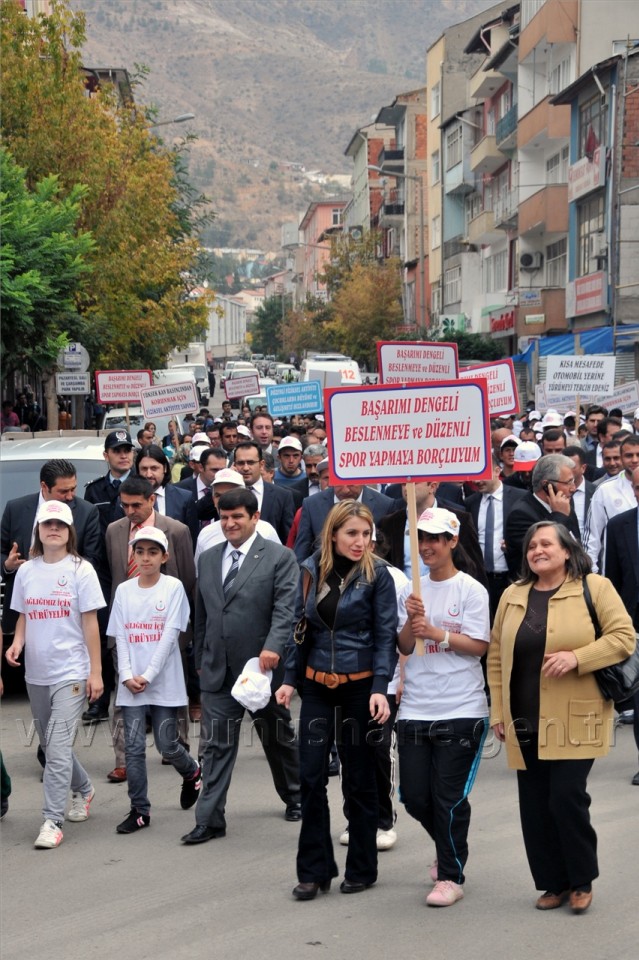 Gümüşhane'de Sağlıklı Yaşam Yürüyüşü Yapıldı 4