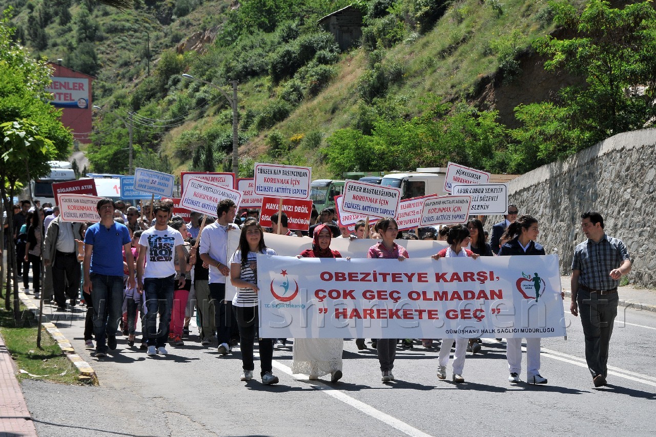 Yüzlerce Kişi Sağlıklı Yaşam İçin Yürüdü 4