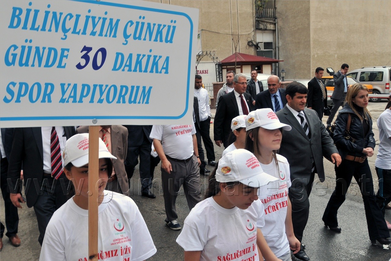 Gümüşhane'de Sağlıklı Yaşam Yürüyüşü Yapıldı 5