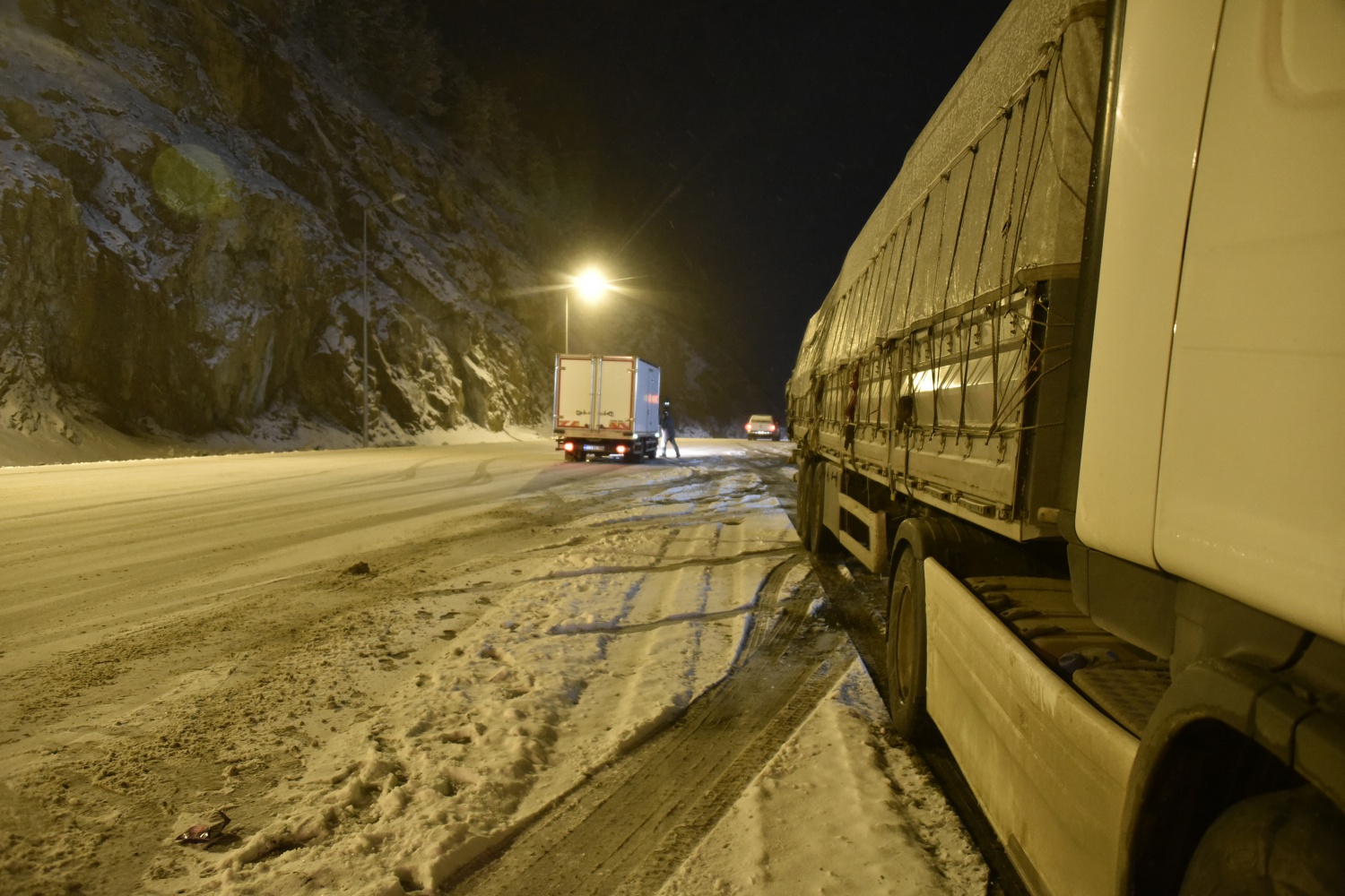 Kar yağışı Zigana dağı geçidinde ulaşımı aksattı 11