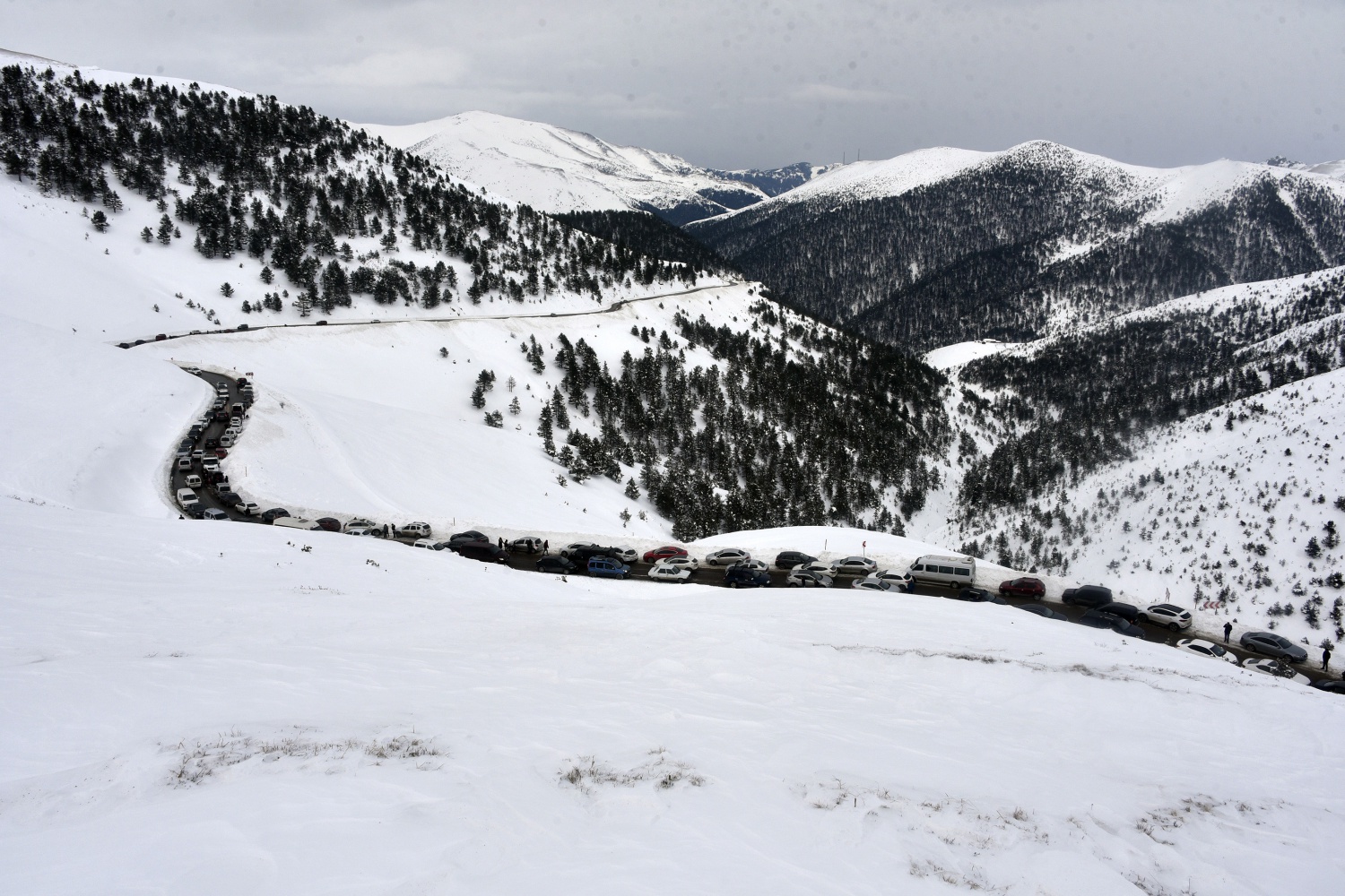 Zigana’da araç park edecek yer kalmadı 79