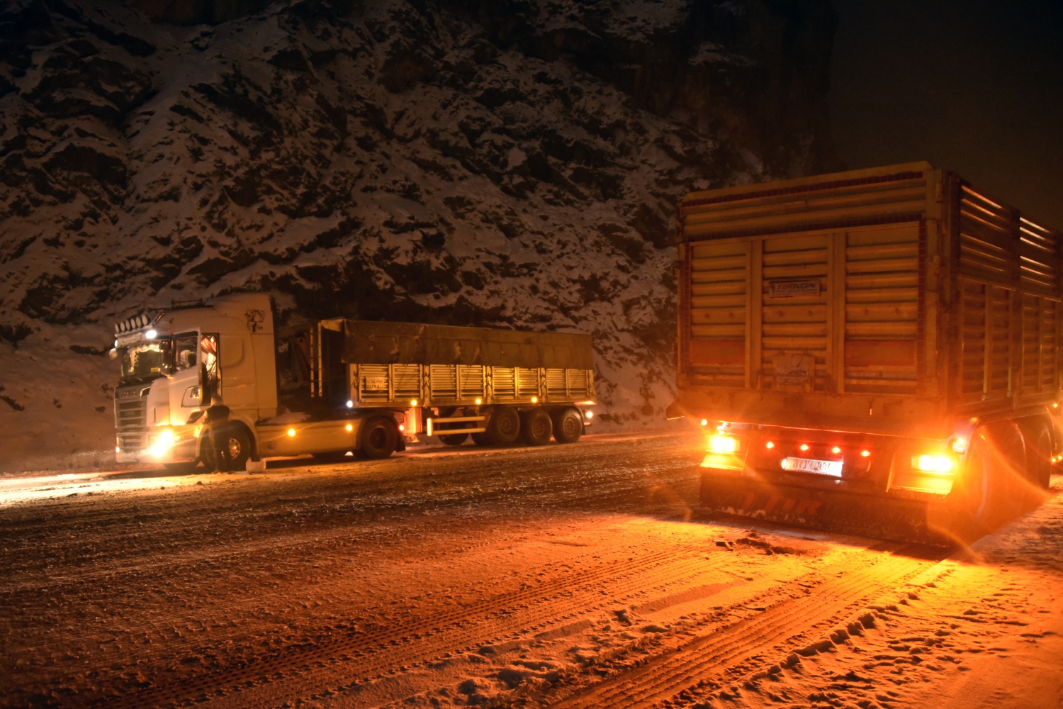 Kar yağışı Zigana dağı geçidinde ulaşımı aksattı 13