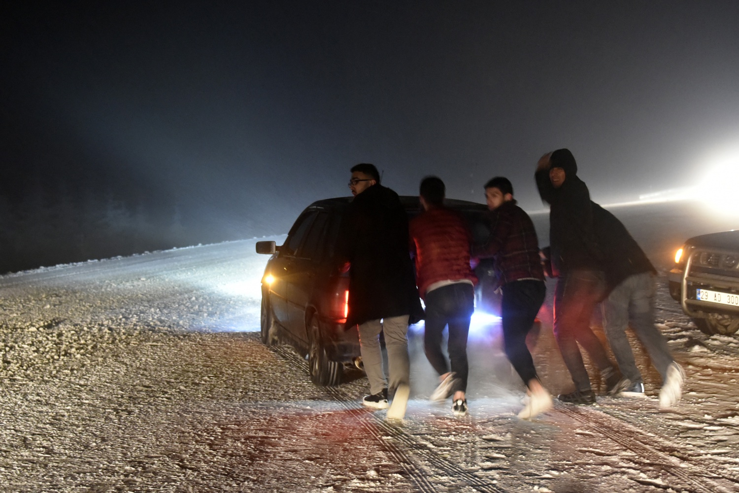 Kar yağışı Zigana dağı geçidinde ulaşımı aksattı 12