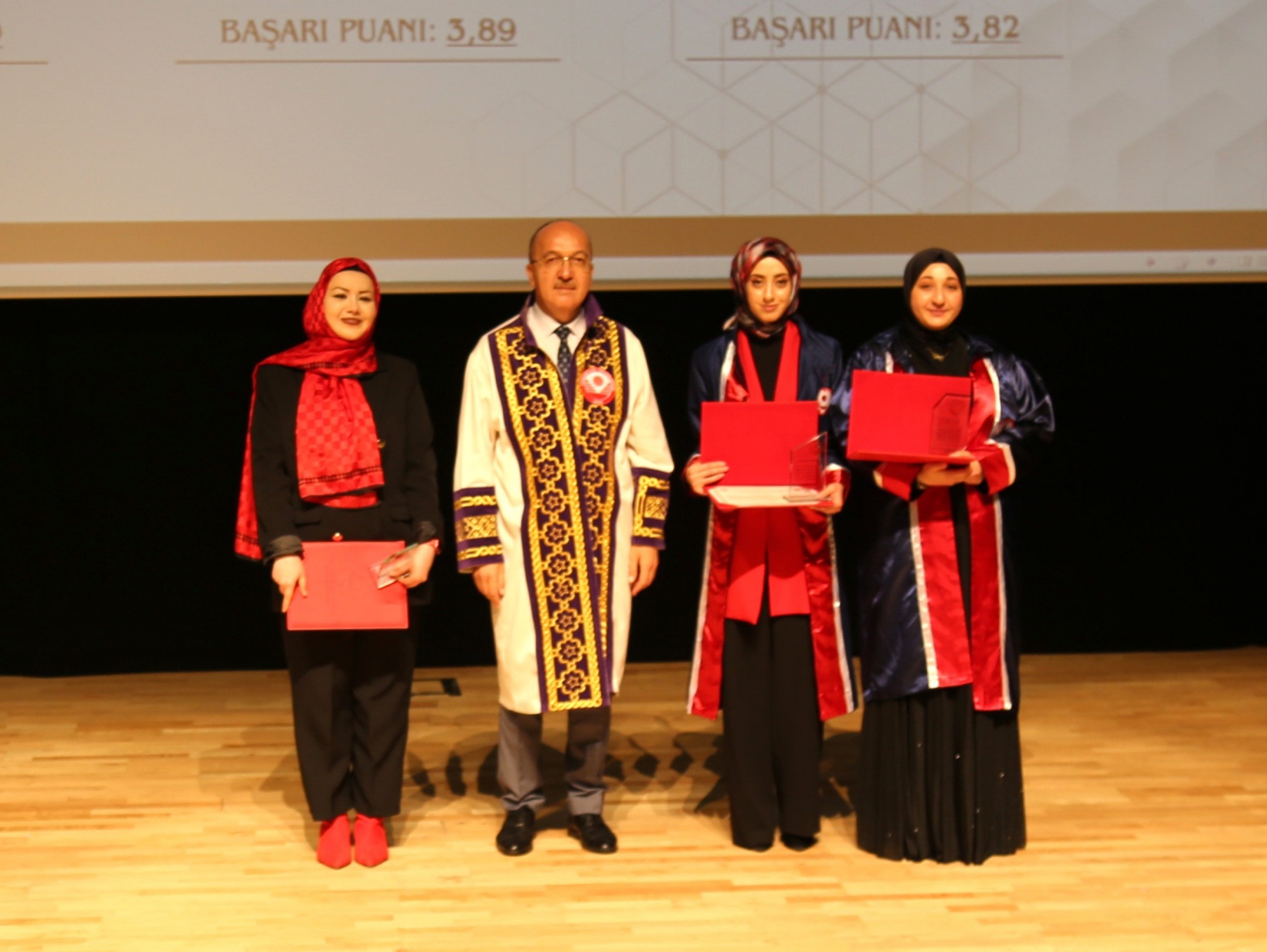 GÜ’de Mezuniyet Töreni Gerçekleştirildi 8