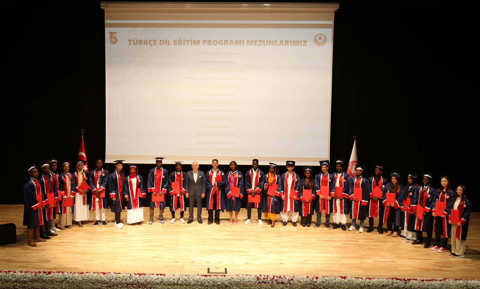 GÜ’de Mezuniyet Töreni Gerçekleştirildi 16