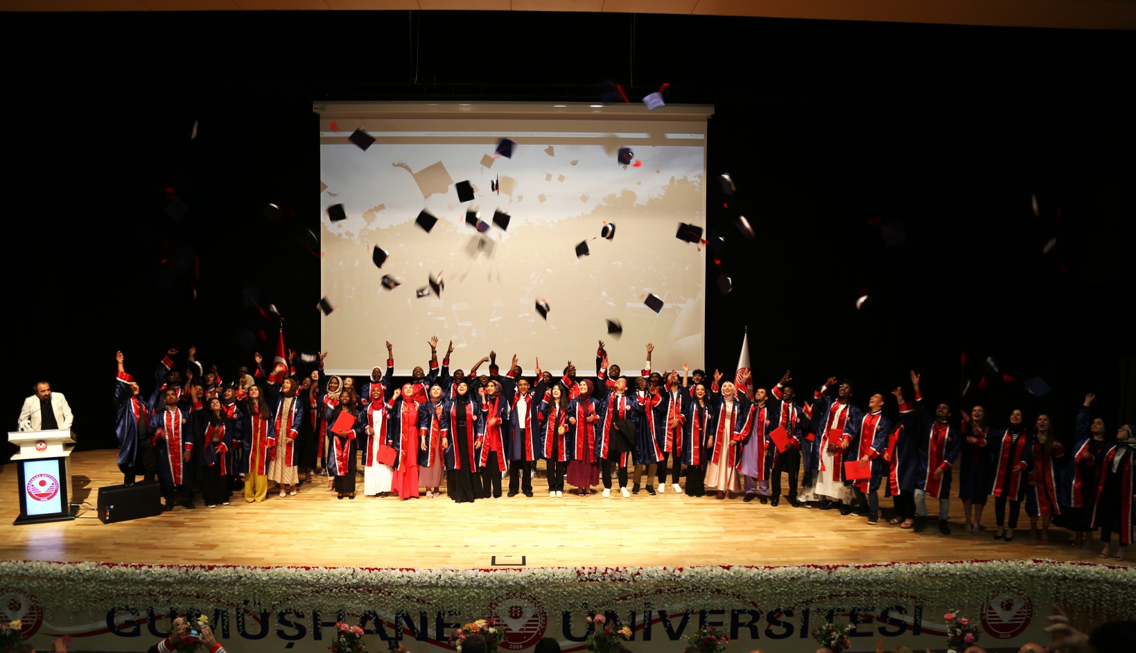 GÜ’de Mezuniyet Töreni Gerçekleştirildi 12
