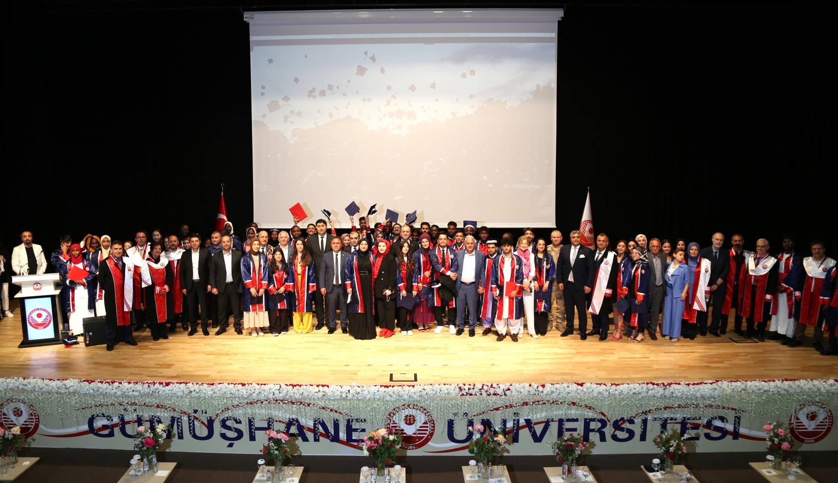 GÜ’de Mezuniyet Töreni Gerçekleştirildi 13