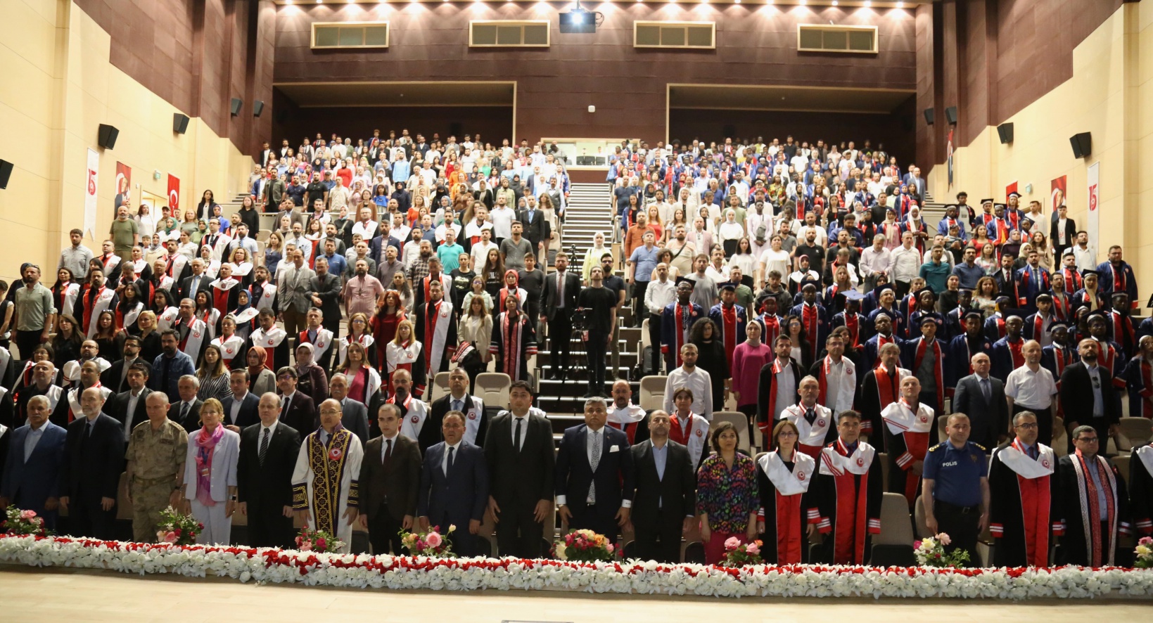 GÜ’de Mezuniyet Töreni Gerçekleştirildi 15