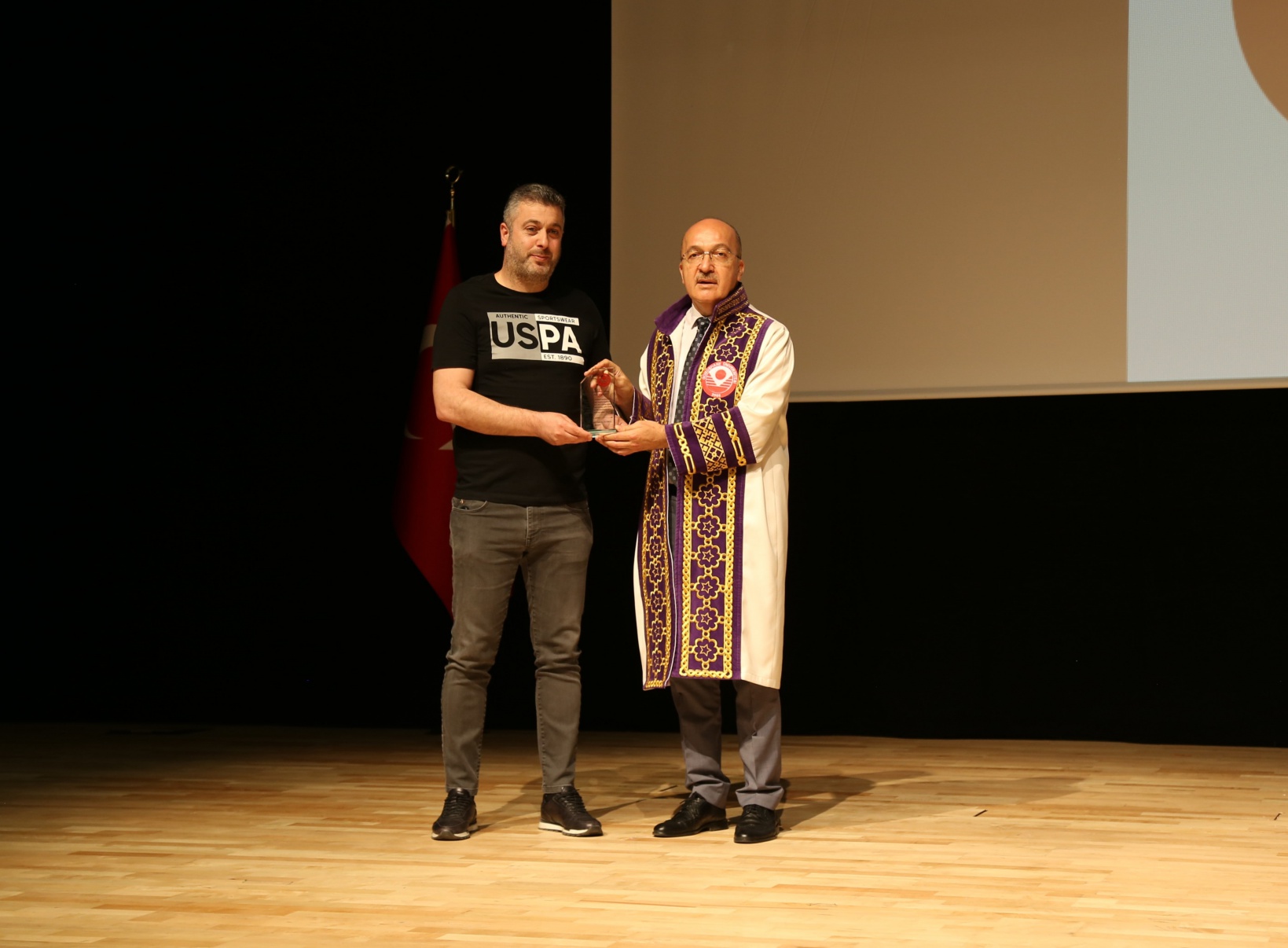 GÜ’de Mezuniyet Töreni Gerçekleştirildi 4