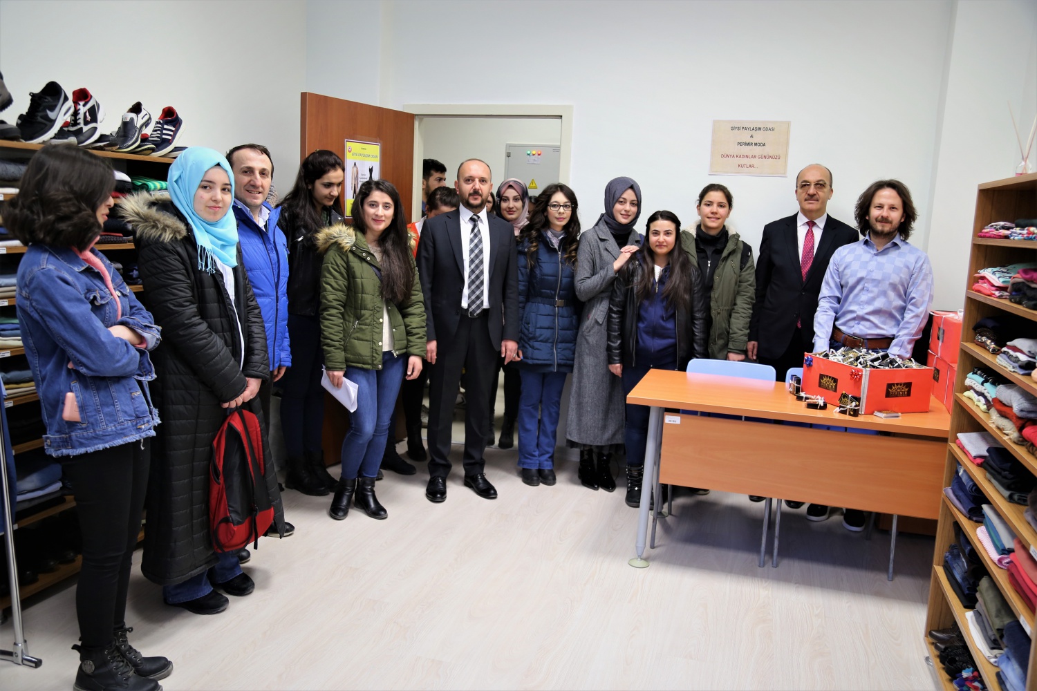 Giysi Paylaşım Odası’ndan 8 Mart’a Özel Kutlama 6