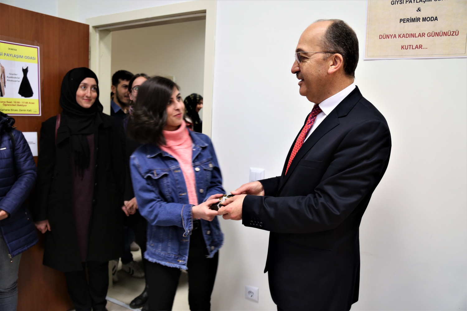 Giysi Paylaşım Odası’ndan 8 Mart’a Özel Kutlama 5