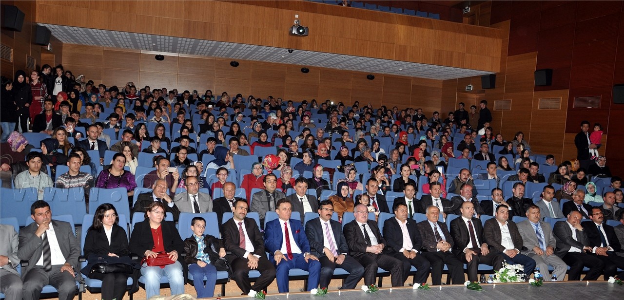 Gümüşhane'de öğrencilerden kahramanlığa dair şiir ve türkü dinletisi 1