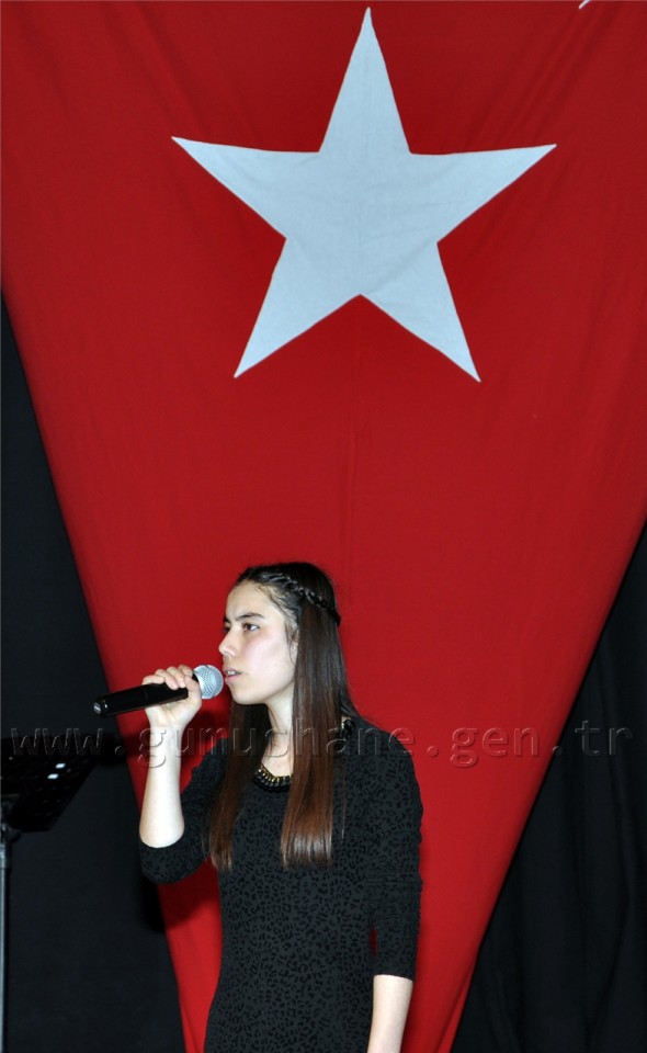 Gümüşhane'de öğrencilerden kahramanlığa dair şiir ve türkü dinletisi 10