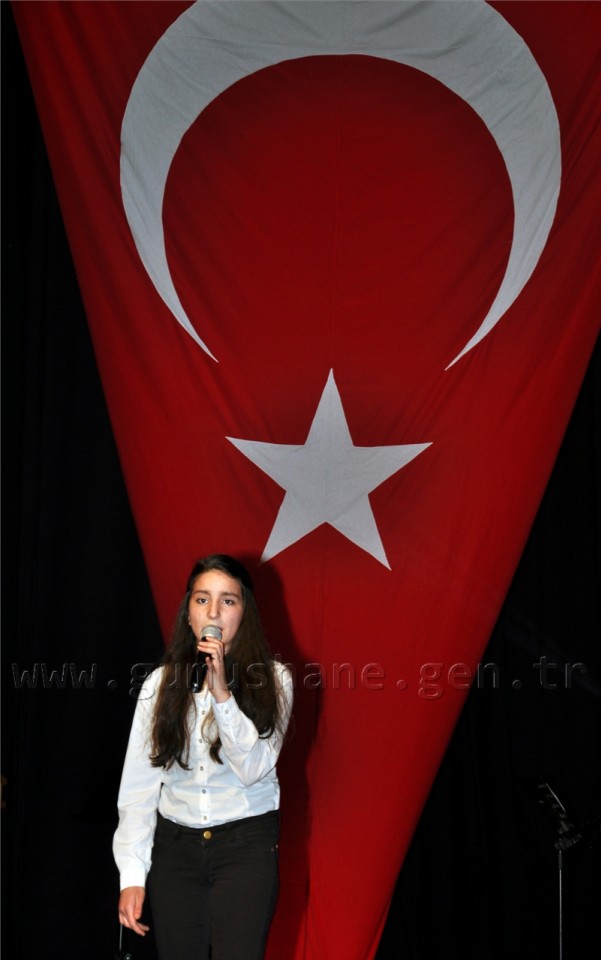 Gümüşhane'de öğrencilerden kahramanlığa dair şiir ve türkü dinletisi 11