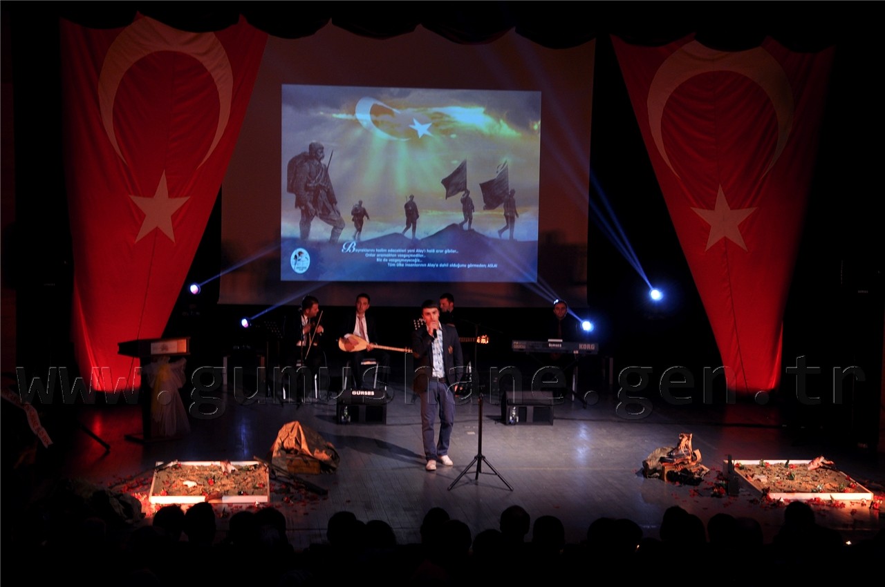 Gümüşhane'de öğrencilerden kahramanlığa dair şiir ve türkü dinletisi 14