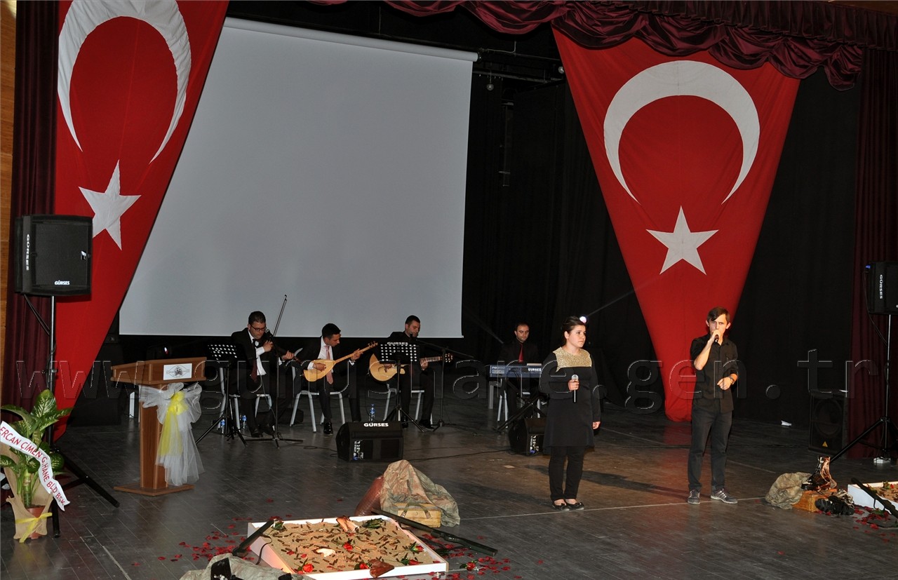 Gümüşhane'de öğrencilerden kahramanlığa dair şiir ve türkü dinletisi 2
