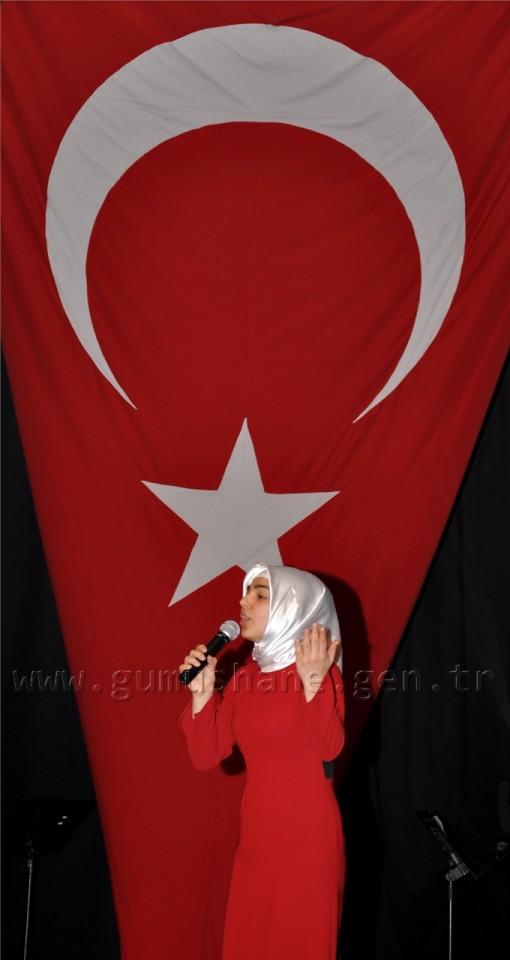 Gümüşhane'de öğrencilerden kahramanlığa dair şiir ve türkü dinletisi 3